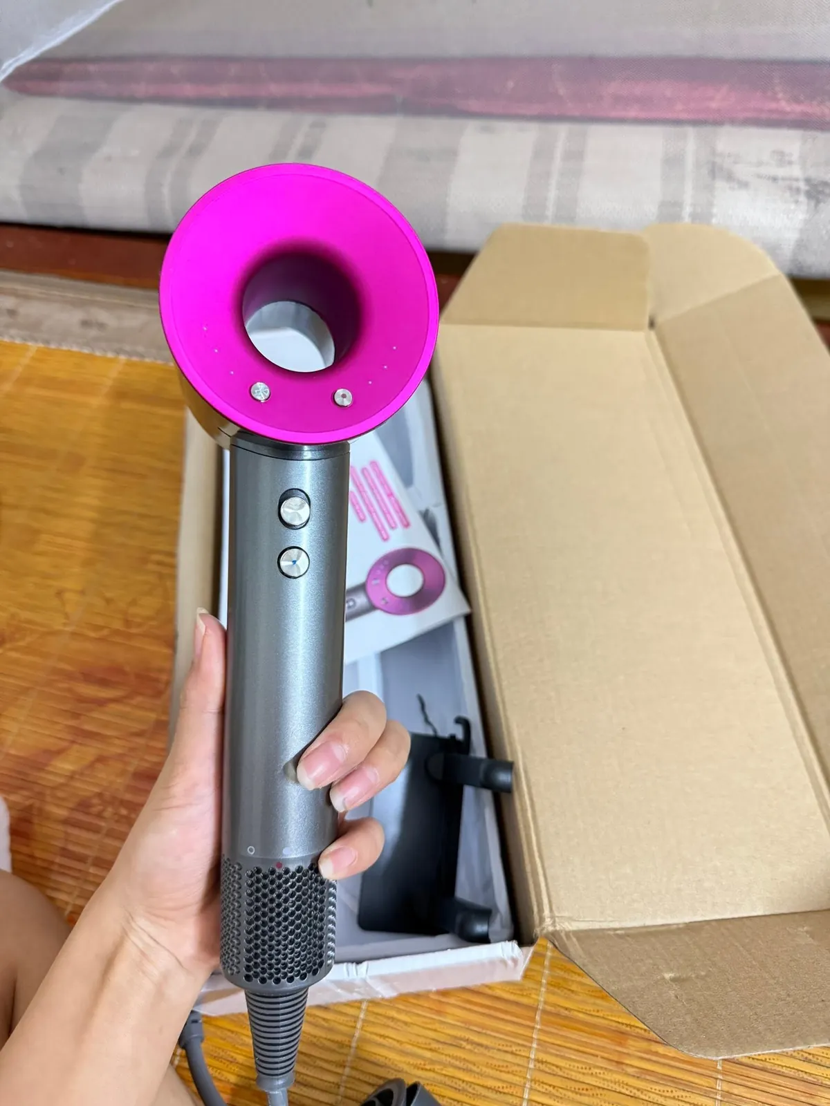 Máy sấy tóc thực tế